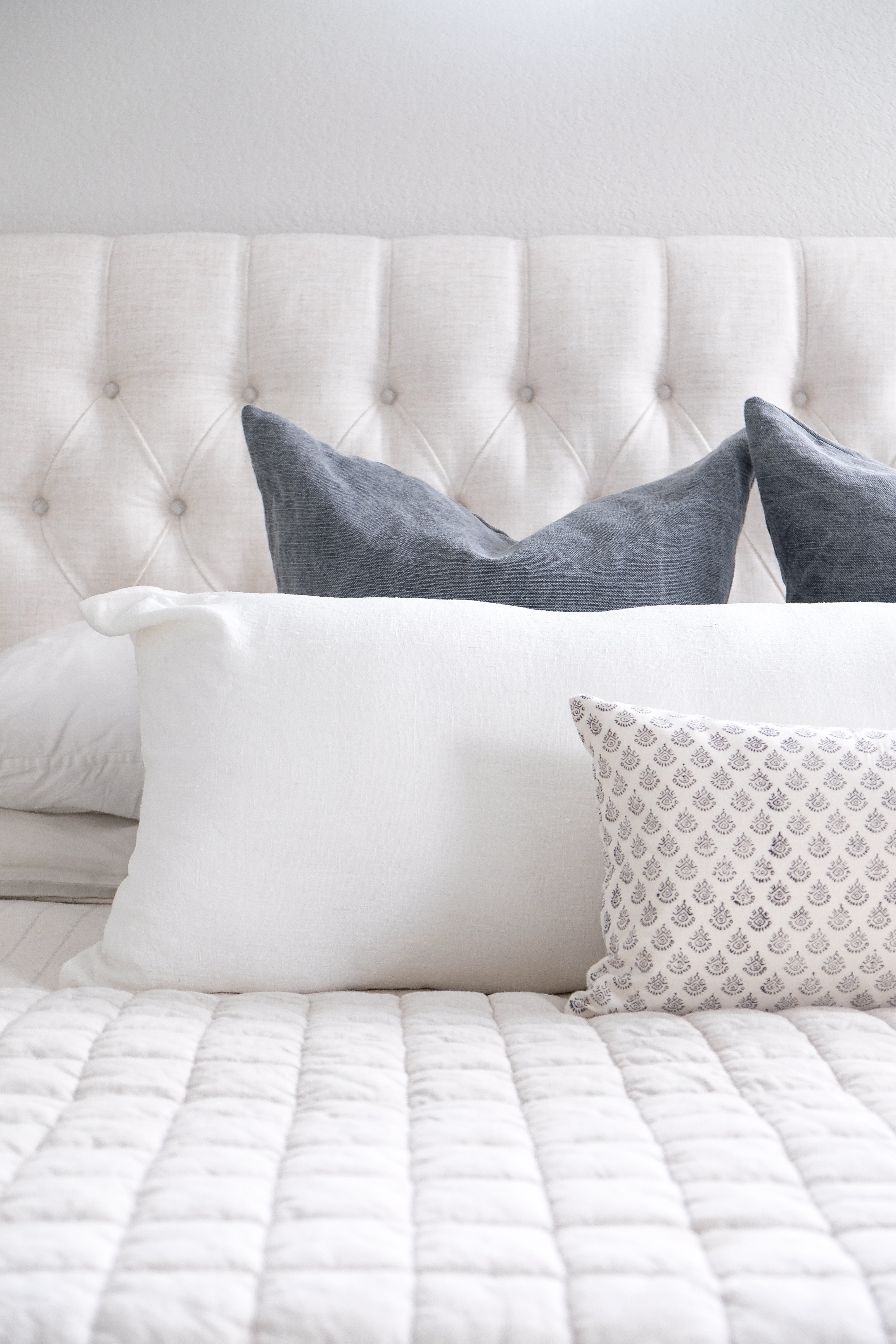 How To Select & Style Throw Pillows Like A Pro - Casually Coastal
